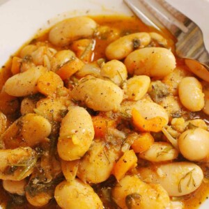 A featured image of Greek giant beans.