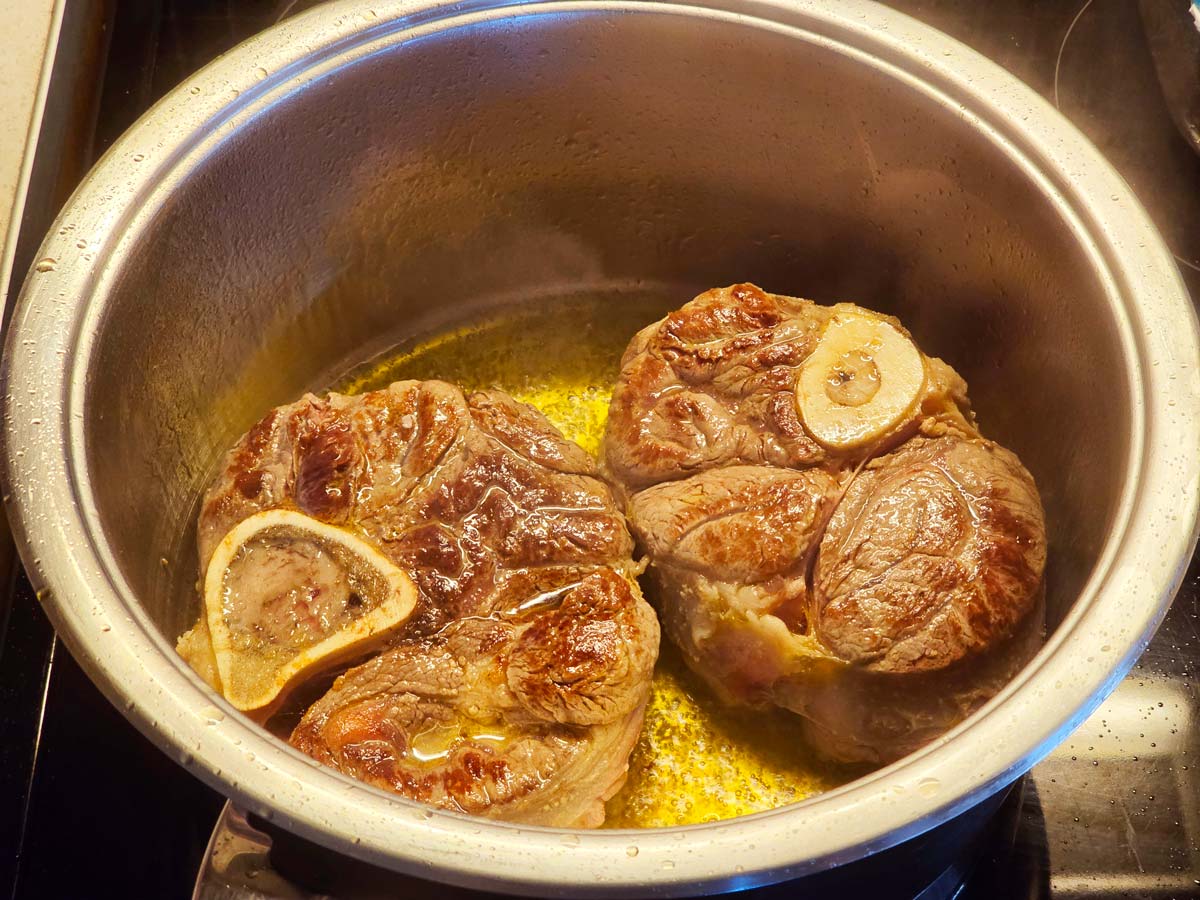 A pot that sears beef shanks.